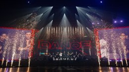 SUPER JUNIOR ตำนานที่ยังคงสร้างตำนานอันยิ่งใหญ่ต่อไป โชว์สุดยอดการแสดงฉลองครบรอบ 20 ปี <SUPER SHOW 10> บัตรหมดทั้ง 2 รอบ รวมผู้ชมกว่า 22,000 คน ครองบัลลังก์ศิลปินเกาหลีวงแรกที่สามารถจัดคอนเสิร์ตในประเทศไทยได้ติดต่อกันเป็นครั้งที่ 10!